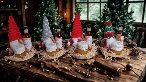 Świąteczny Gotowy kosz prezentowy Mikołaj