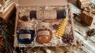 Świąteczny zestaw kosz prezentowy syrop konfitura