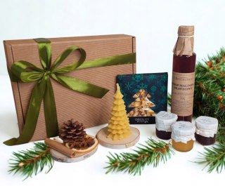 Świąteczny zestaw prezentowy box czekolada świeca syrop miód